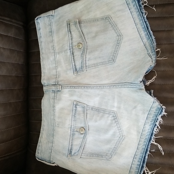 Old Navy Cutest Jean Shorts Ever - Really show off your legs 😁 - Picture 7 of 11